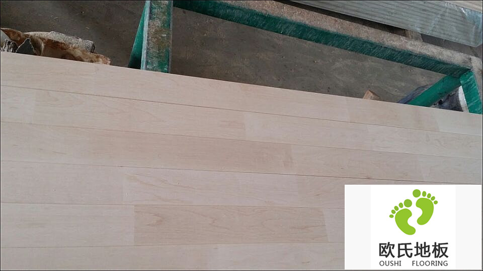 從廠家采購(gòu)籃球館實(shí)木地板的優(yōu)勢(shì)